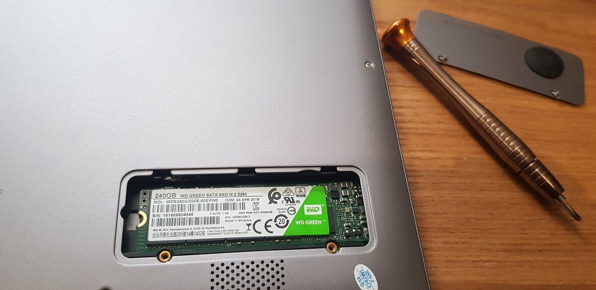 lapbook_ssd_m2_alreves.jpg