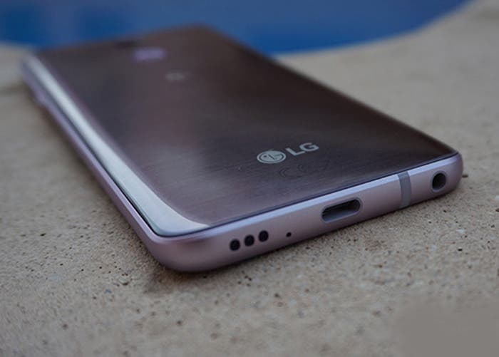 LG-Q7-puertos.jpg