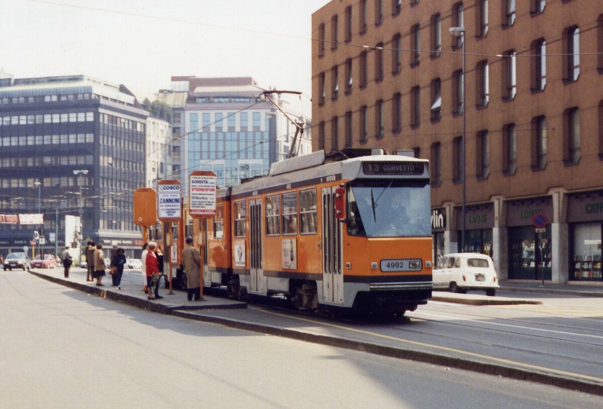 Milano_tram_4992_via_Larga.jpg