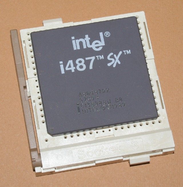mixeurpc.free.fr_SITE_x86_guide_Photos_Grandes_17_Intel487SX.jpg