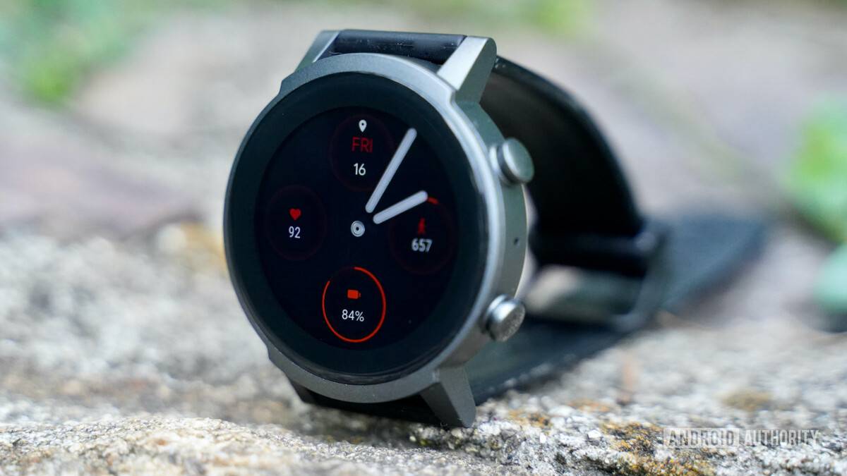 Mobvoi-TicWatch-E3-profile-with-face-on.jpg