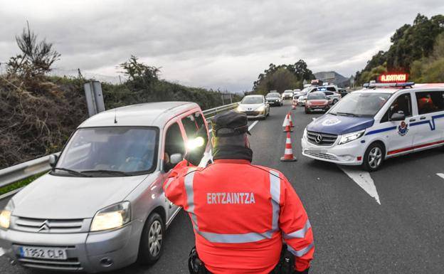 ntos-coche-kbC-U16038151806DYC-624x385@El%20Correo.jpg
