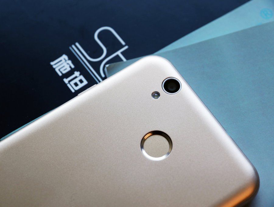 OUKITEL U7 plus back detail.jpg