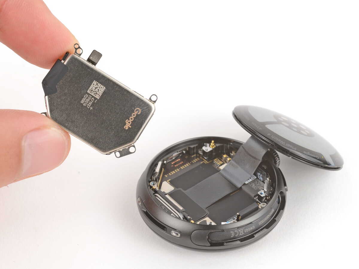 Pixel-Watch-4-teardown-iFixit-2-1.jpg