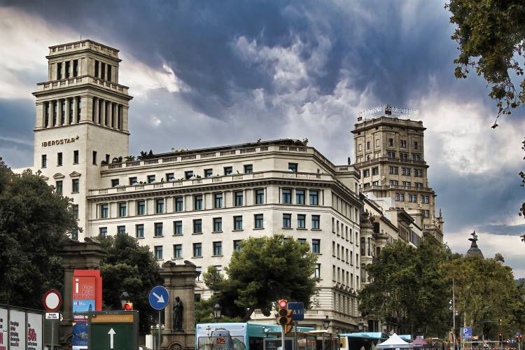 plaza catalunya.jpg