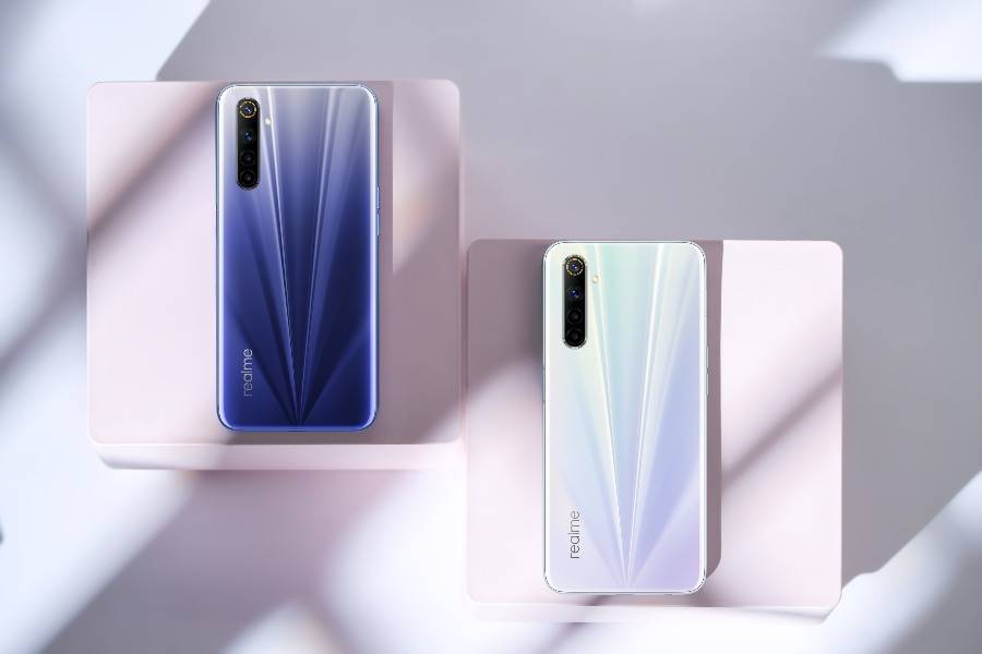 realme-6_Comet-White-and-Comet-Blue-3-1.jpg