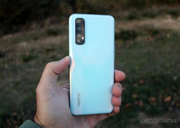realme-7-sujetado-con-una-mano-700x500.jpg