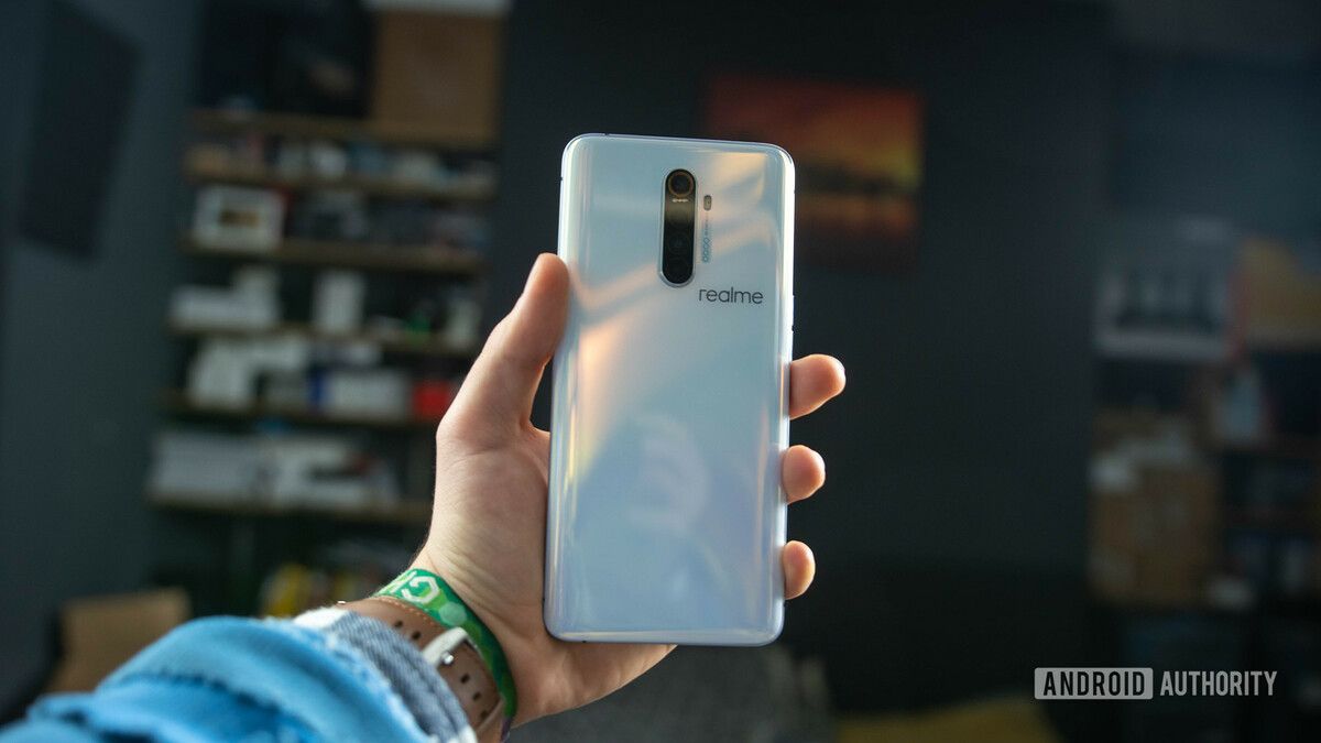 Realme-X2-Pro-rear-view-in-the-hand.jpg