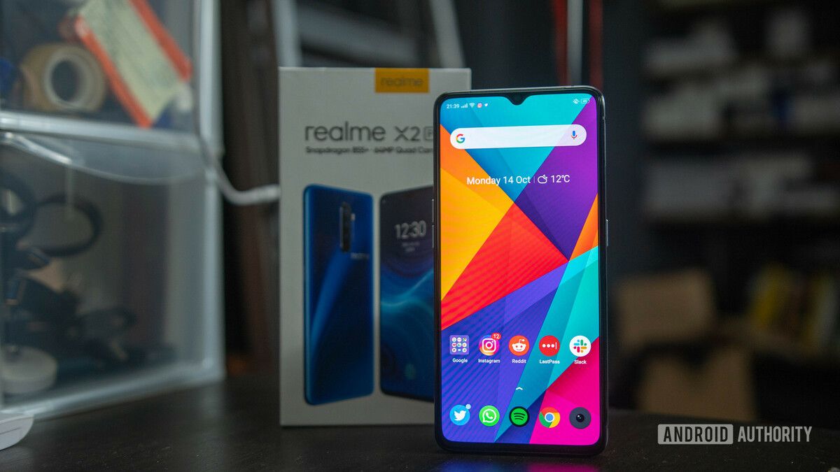 Realme-X2-Pro-Screen-on-in-front-of-box.jpg