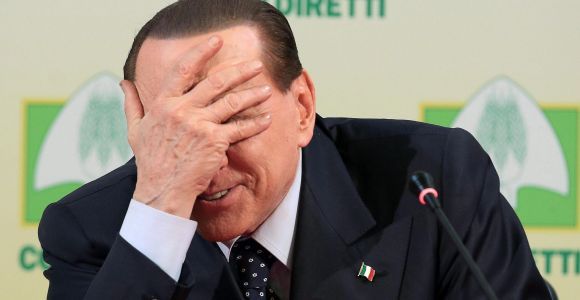 s03.s3c.es_imag__v0_580x300_d_7_1_berlusconi_condena_mano_cara_efe.jpg