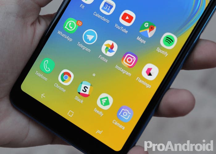 samsung-galaxy-a7-2018-detalle-pantalla.jpg