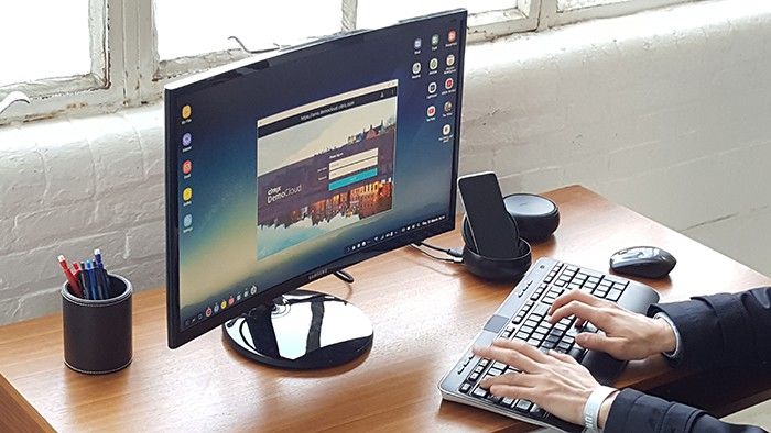 Samsung-Galaxy-S8-DeX.jpg