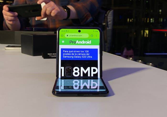 Samsung-Galaxy-Z-flip.jpg