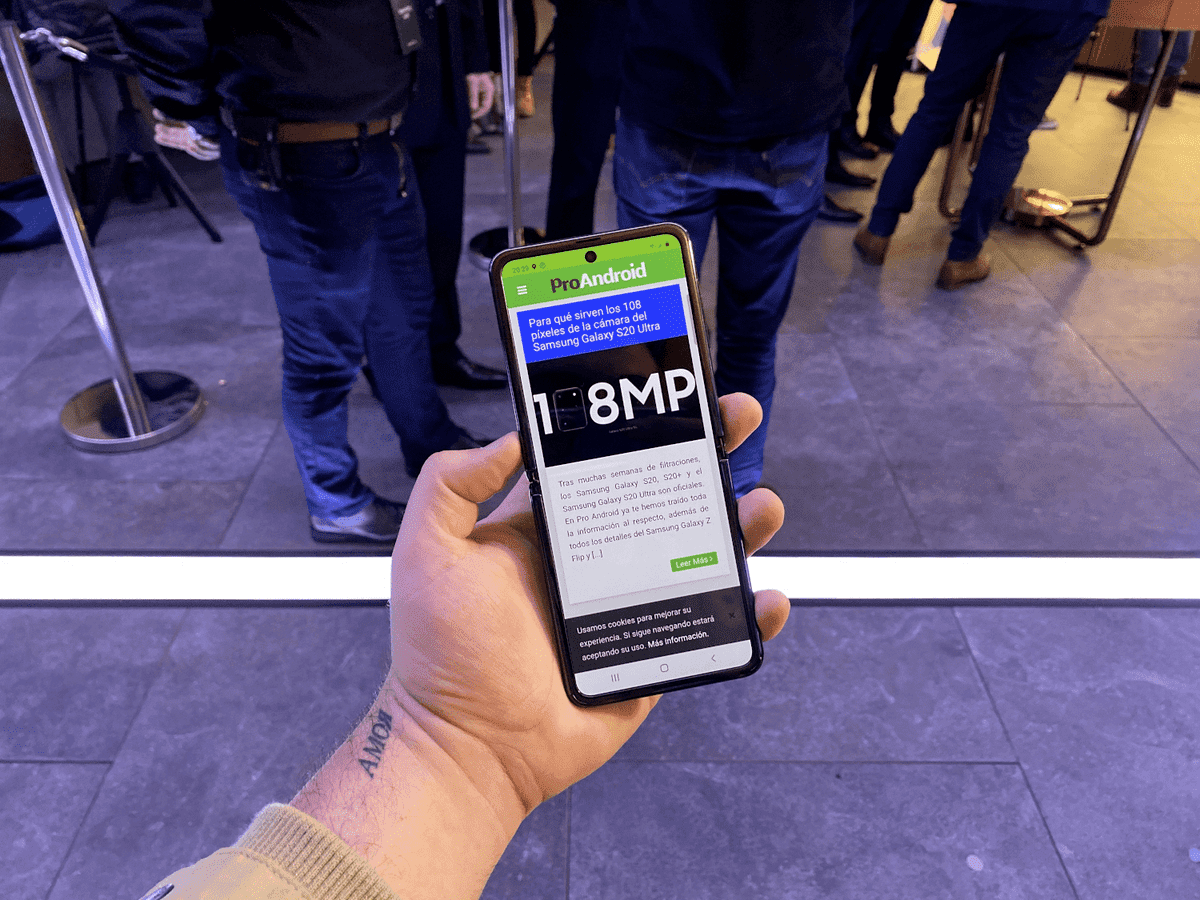 samsung-galaxy-z-flip-mano.png