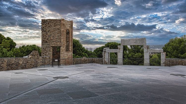 torre patio c. guell.jpg