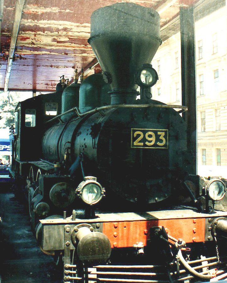 upload.wikimedia.org_wikipedia_commons_d_dd_Locomotive_293.jpg