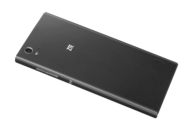 www.elandroidelibre.com_wp_content_uploads_2015_01_ZTE_Blade_V2_trasera.png