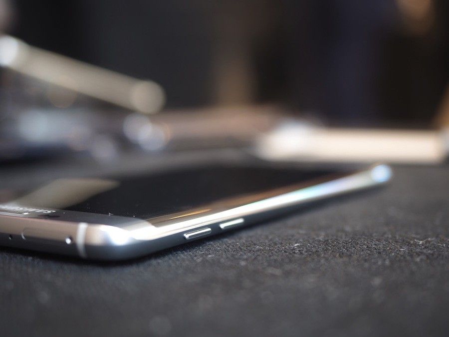 www.elandroidelibre.com_wp_content_uploads_2015_08_samsung_galaxy_s6_edge_plus_P1010361.jpg