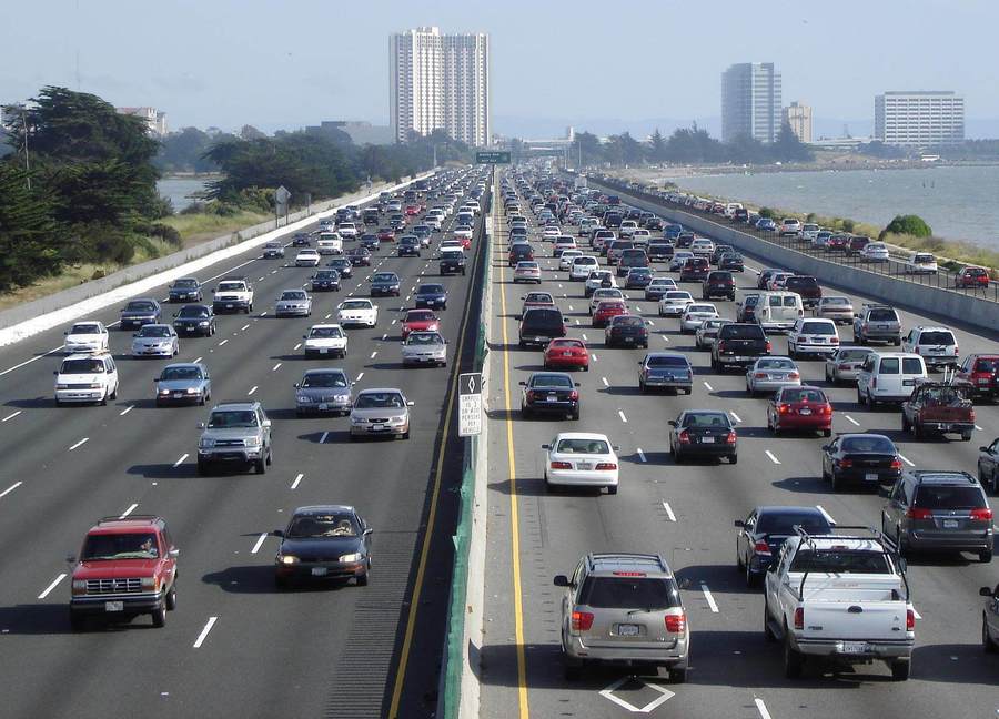 www.elandroidelibre.com_wp_content_uploads_2016_03_atasco_trafico_2.jpg