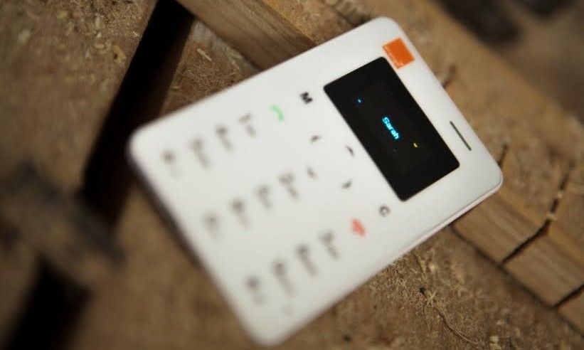 www.elandroidelibre.com_wp_content_uploads_2016_04_orange_card_phone_01.jpg