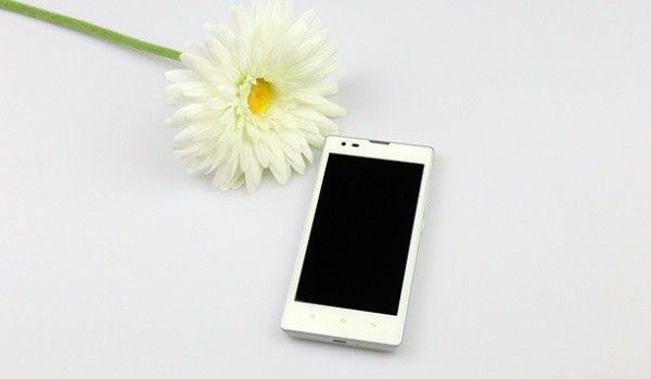 www.gizchina.com_wp_content_uploads_images_white_xiaomi_redmi.jpg