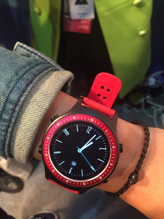 www.gizlogic.com_wp_content_uploads_2016_02_Bluboo_XWatch_con_Android_Wear.jpg