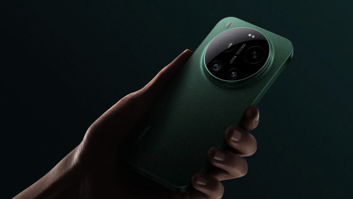 xiaomi-17-ultra-in-hand.jpg