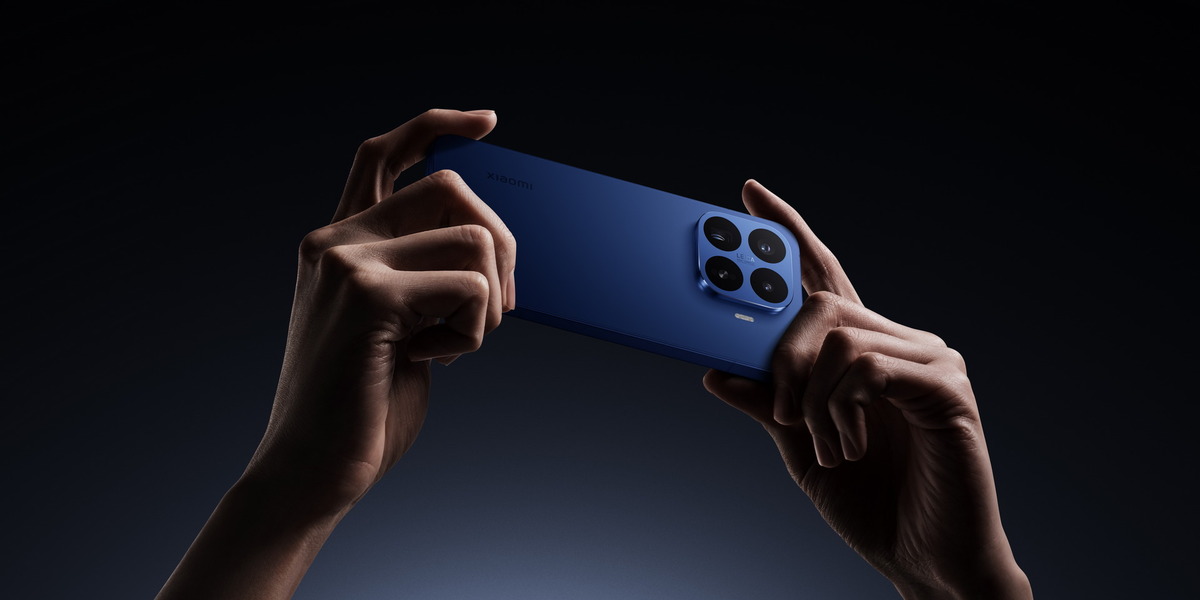 Xiaomi-17T-Pro_handhold2_DeepBlue_R21.jpg