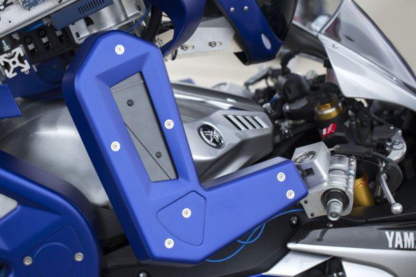 yamaha-motobot-v12016-3.jpg