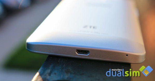 ZTE-Axon-Phone-12-840x560.jpg