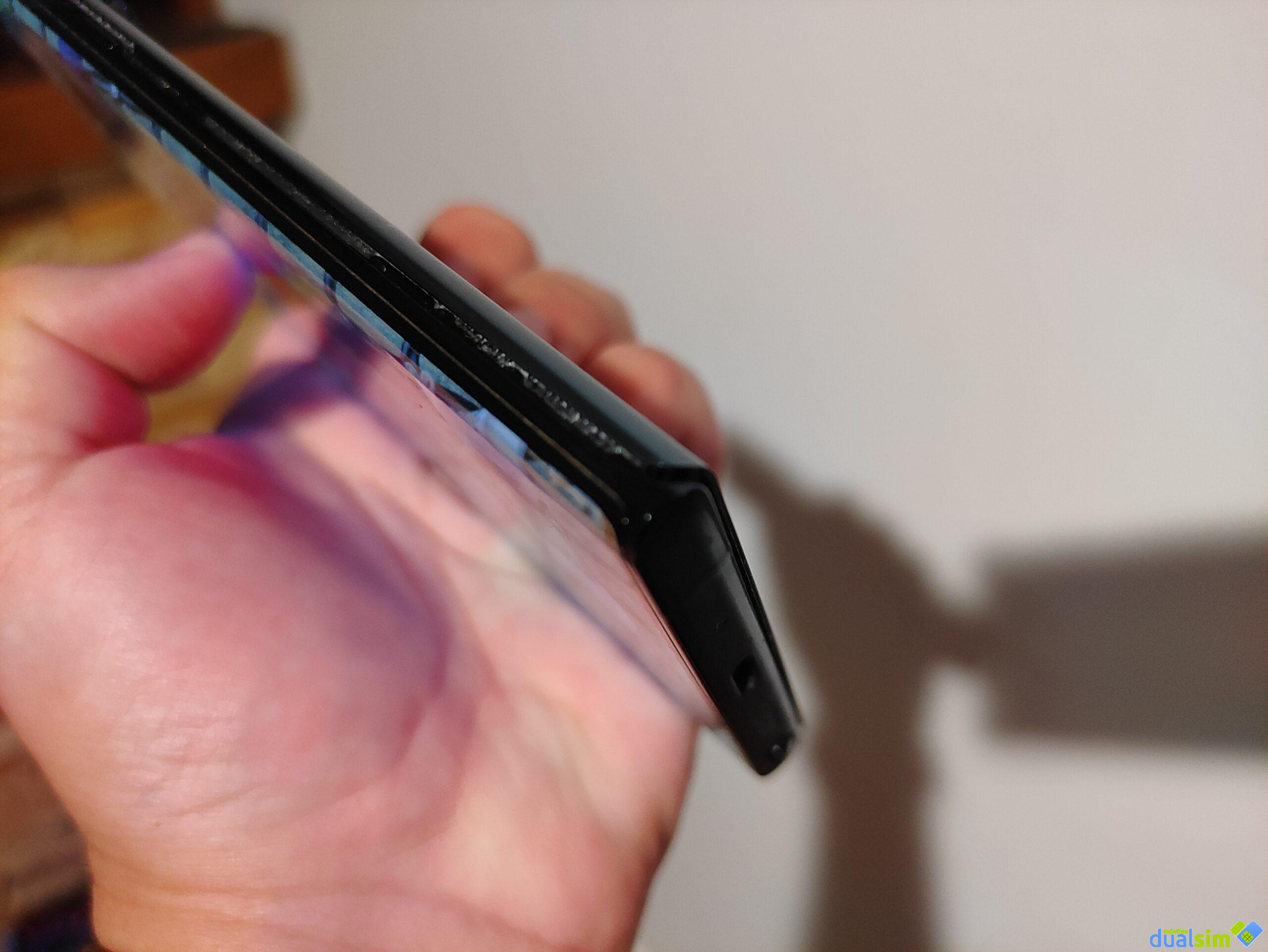 A mi Galaxy Note Ultra 5G se le ha hinchado la batería a tal punto que puede incendiarse
