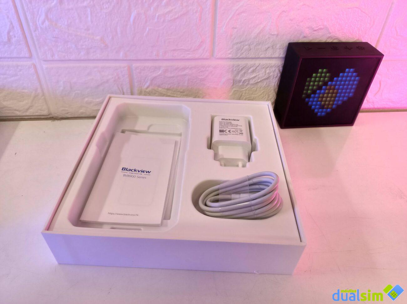Primera foto tomada durante el unboxing del BV8900