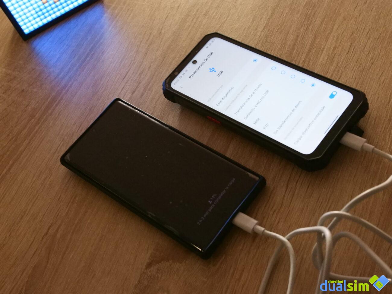 La carga inversa funciona al conectar 2 dispositivos mediante un mismo cable USB-C