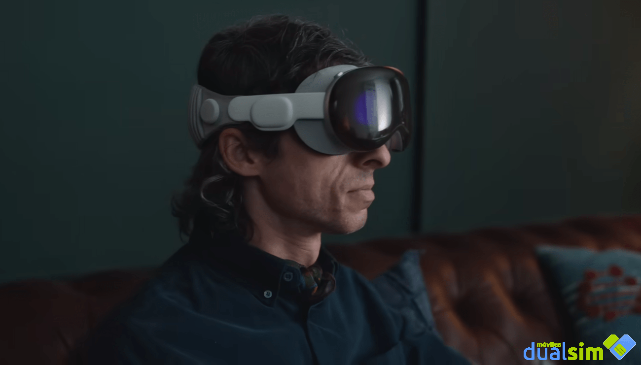 Hombre con Vision Pro