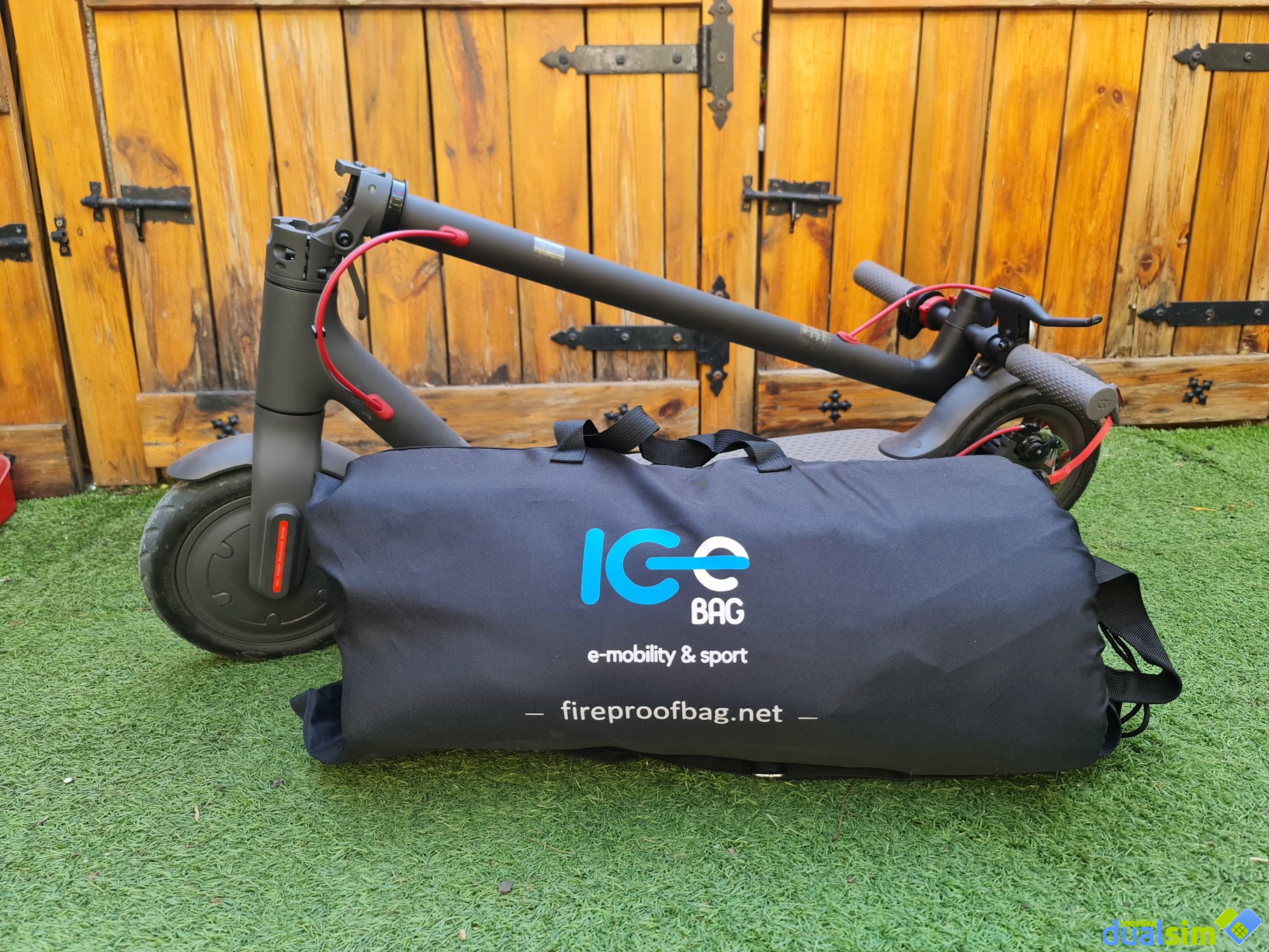 Desarrollan una bolsa para contener las explosiones de los patinetes eléctricos: conoce la ICe BAG