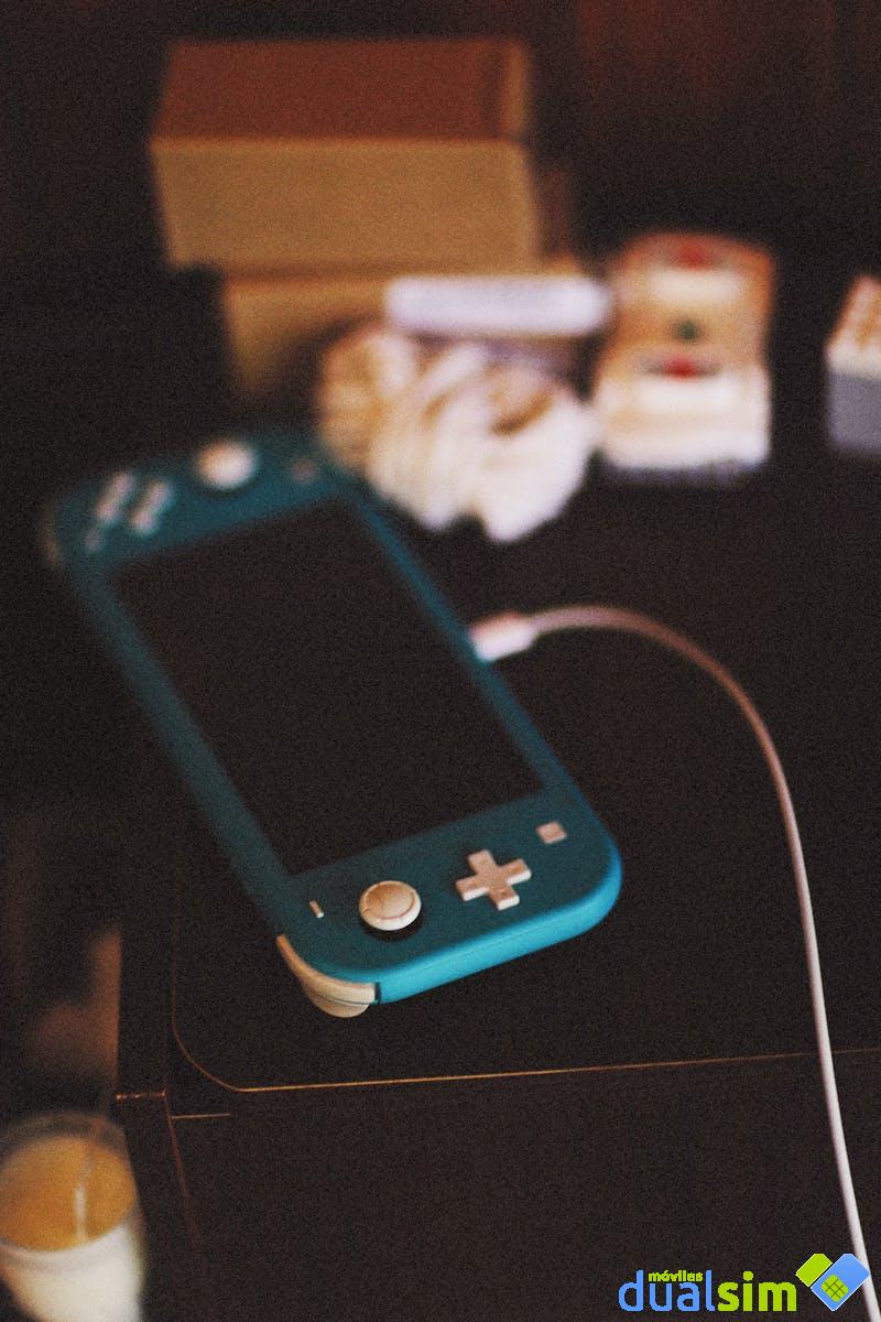 Nintendo Switch Lite cargándose