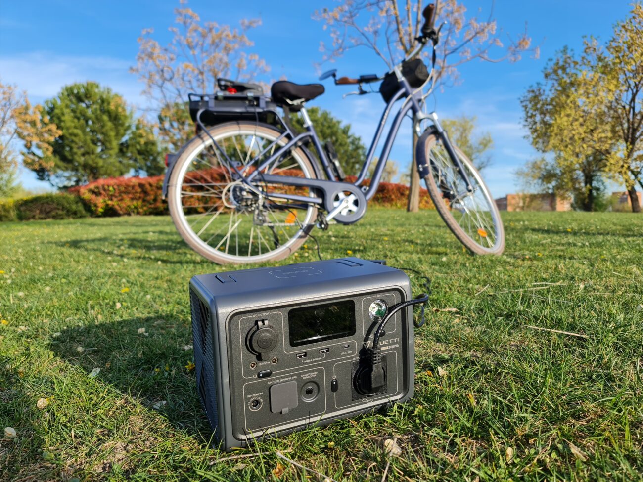 Cargar una bicicleta eléctrica con el sol gracias a la EB3A
