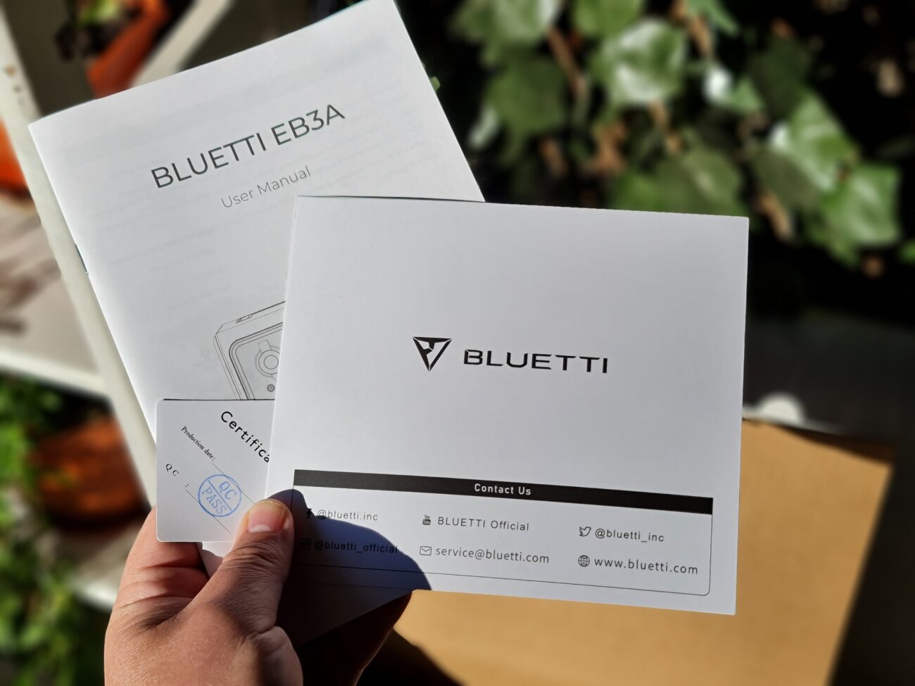 Manual, certificado y garantía al detalle
