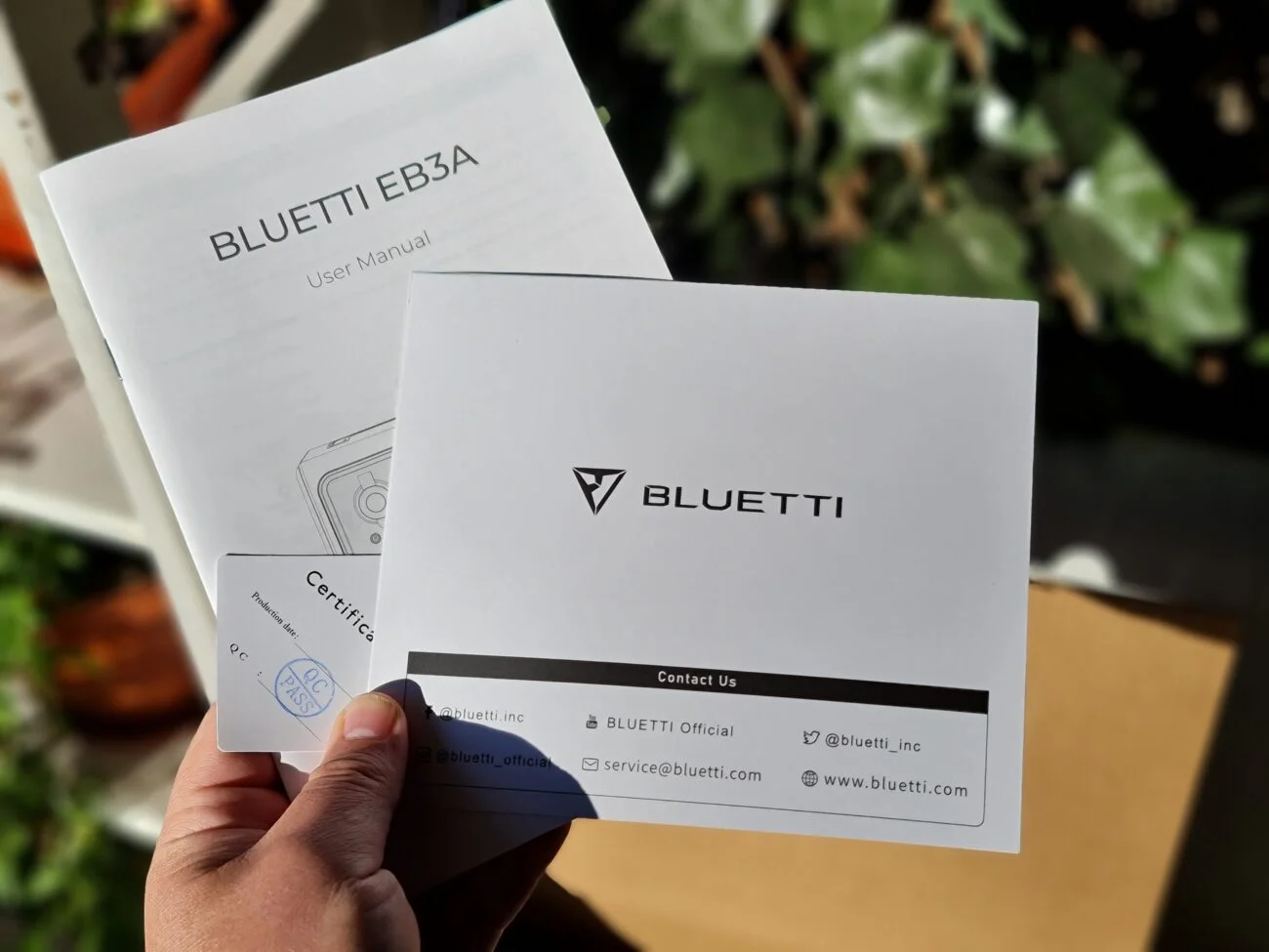 Manual, certificado y garantía al detalle