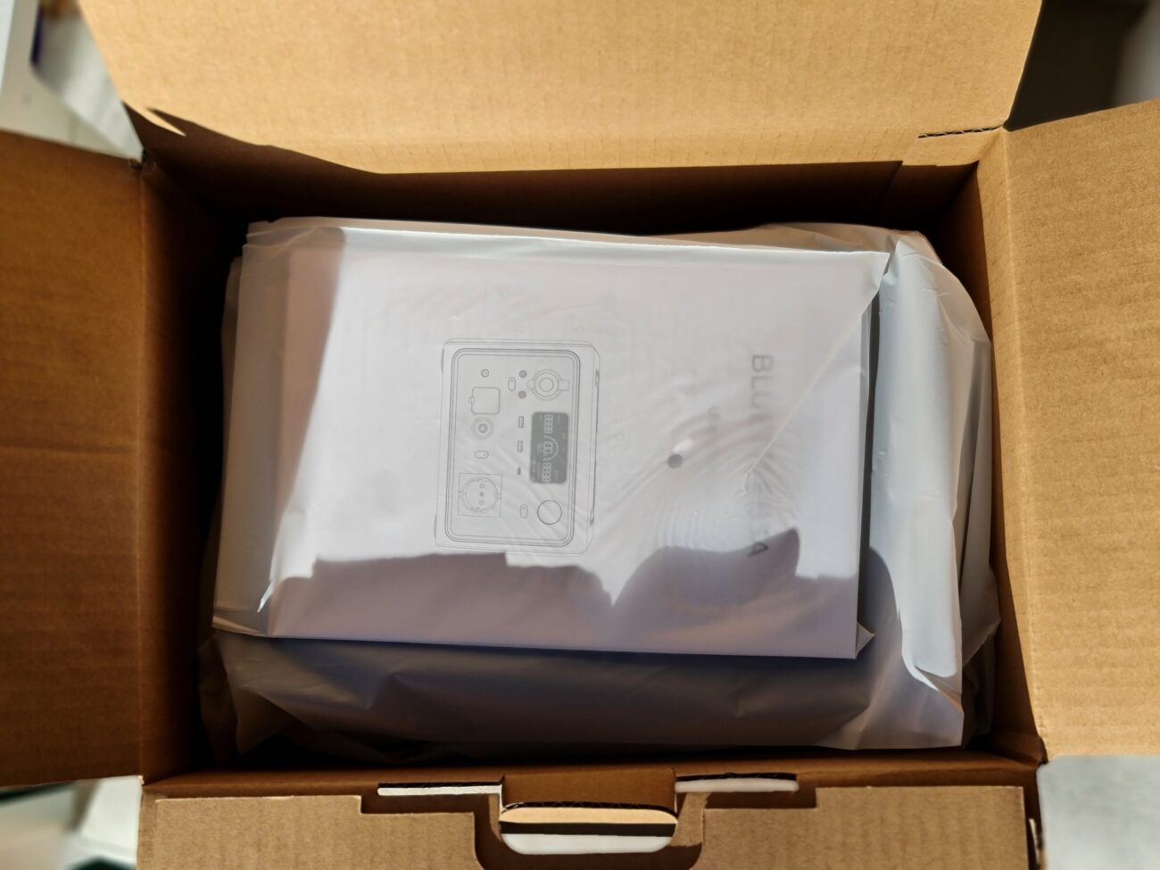 Manual, tarjeta de garantía y certificado de la Bluetti EB3A