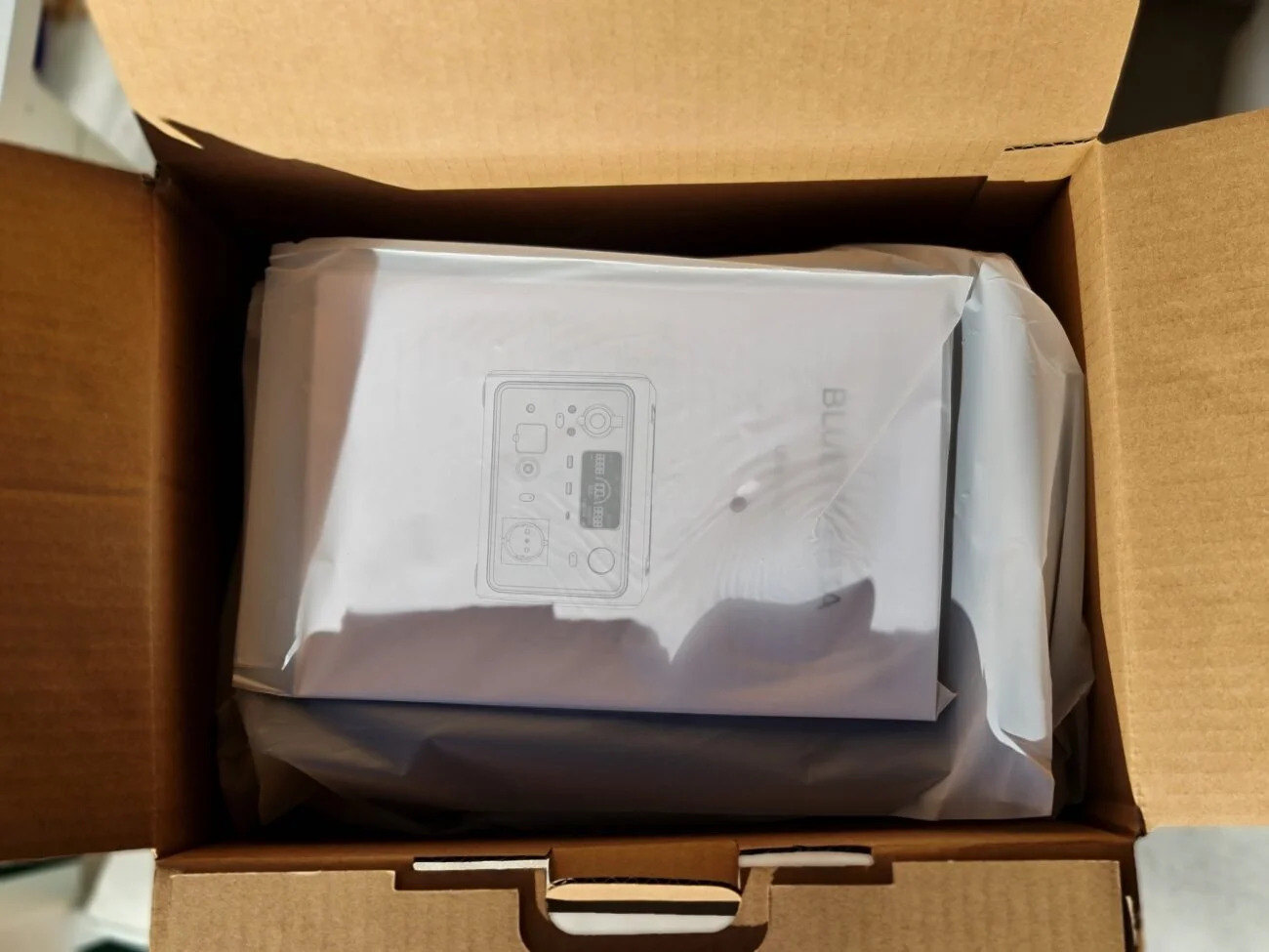 Manual, tarjeta de garantía y certificado de la Bluetti EB3A