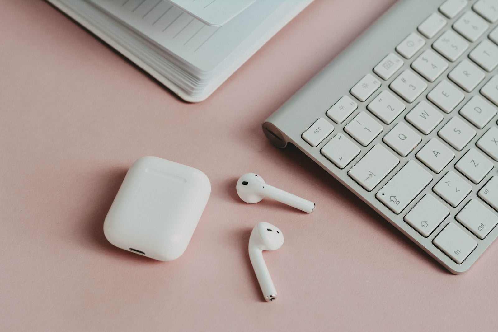 Apple lanzará auriculares TWS de bajo precio: se llamarán AirPods Lite