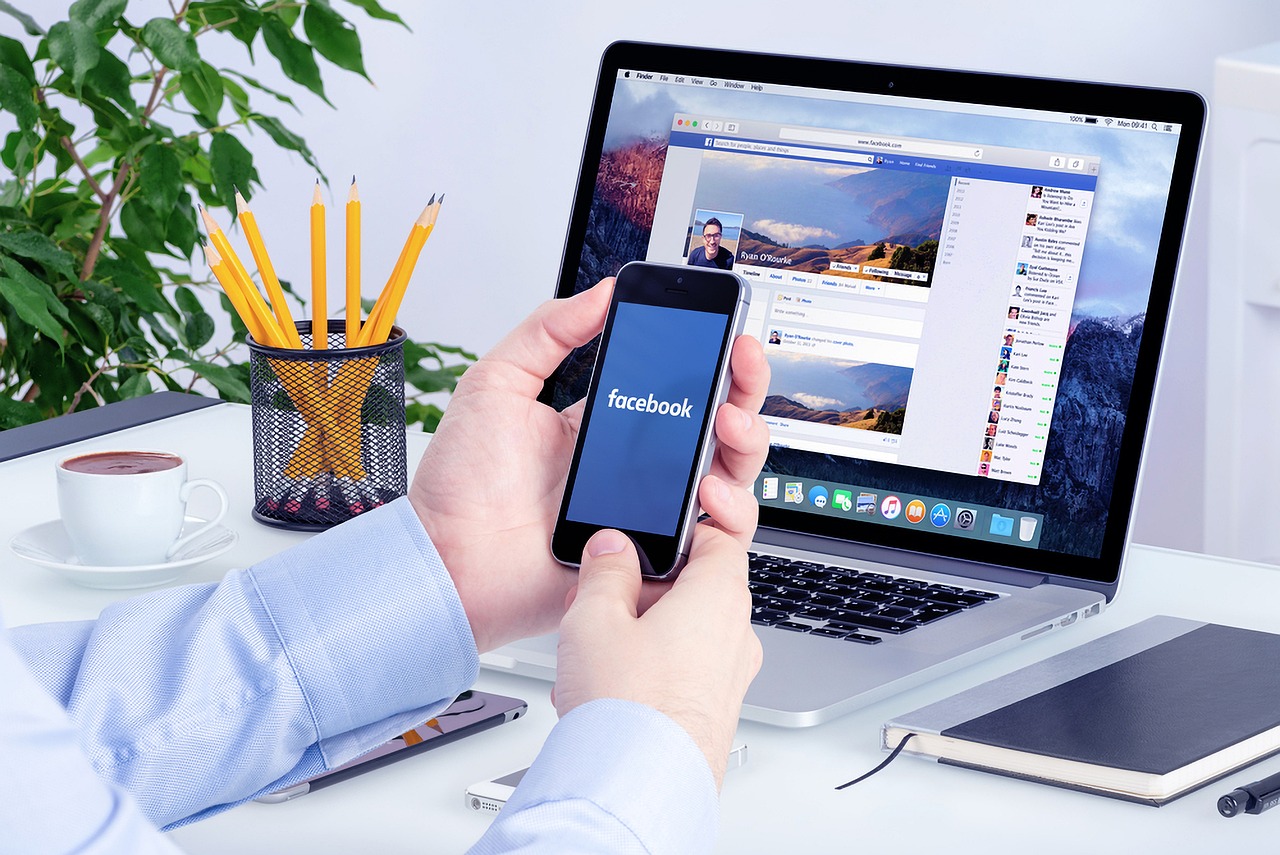 Socio de Facebook admite escuchar tus conversaciones para servir publicidad