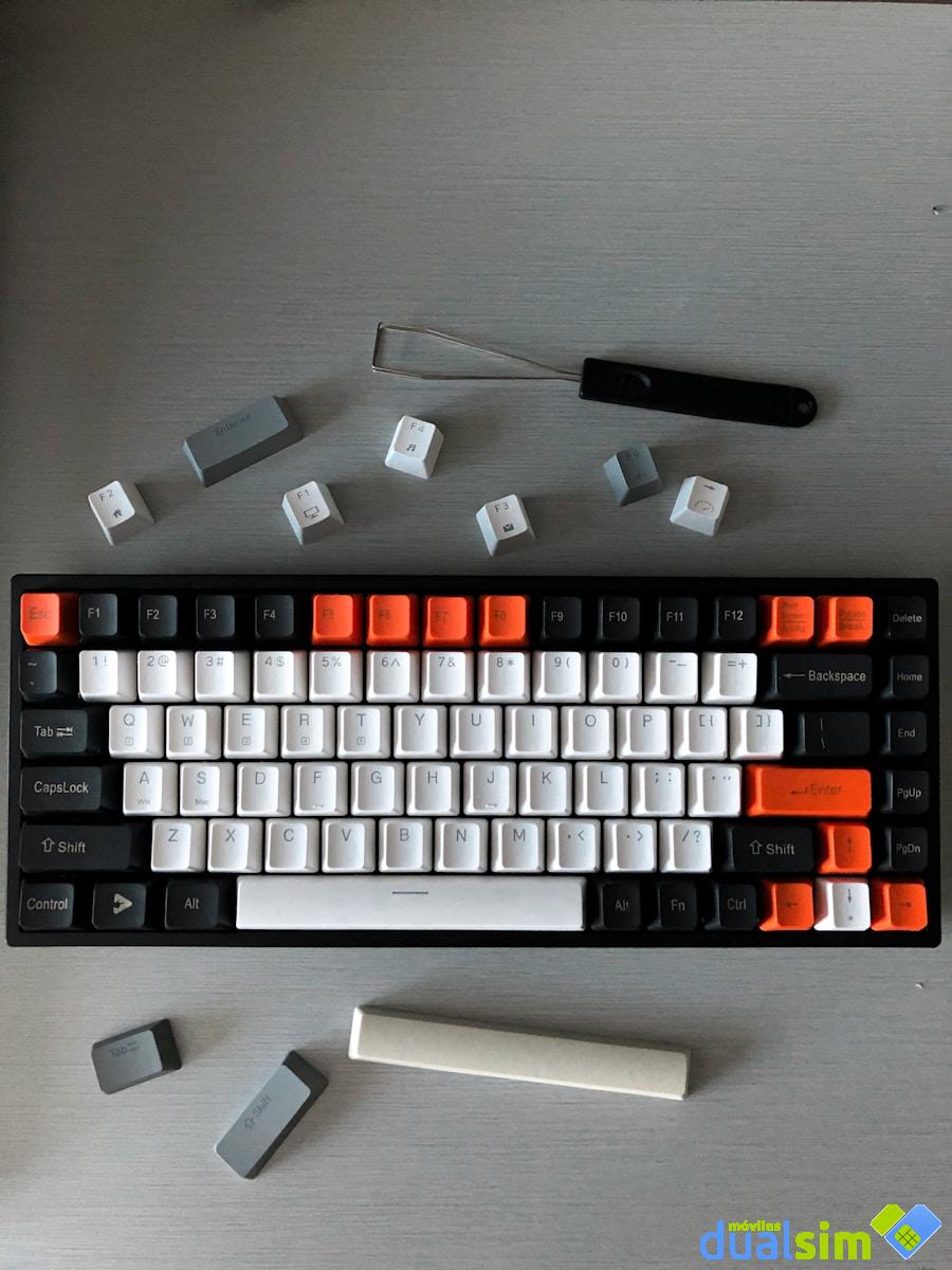 Teclado mecánico con teclas intercambiables