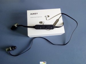 AUKEY EP-B37 08.jpg