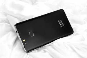 OUKITEL U11 Plus-battery cover.JPG