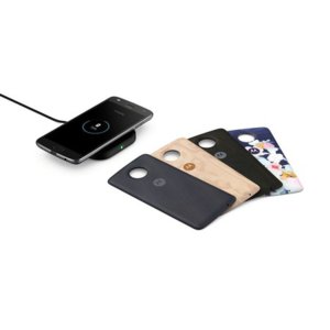 ai.blogs.es_77734d_moto_style_shells_with_wireless_charging_450_1000.jpg