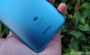 Xiaomi-Mi-A2-android-one-copia.jpg