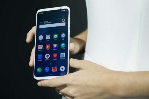 Meizu-16-1-830x554.jpg