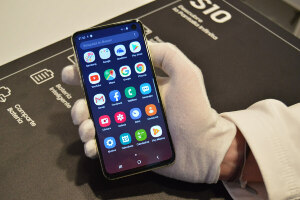 Galaxy-S10e-6.jpg